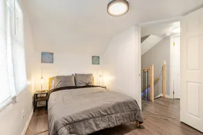 Comfy Abode nrDevonshireMall |Free Parking | 2 TVs - Image 3