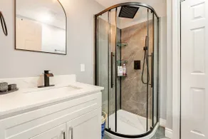 Comfy Abode nrDevonshireMall |Free Parking | 2 TVs - Image 5