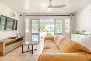 Absolute beach front - Image 3