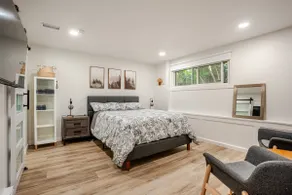 1 Private Suite in Lynn Valley - North Vancouver - Image 4