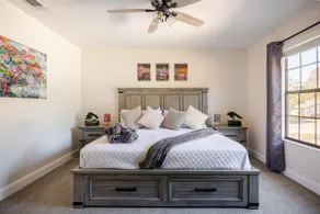 Lux 2/2 w/t spa, fire pit & fenced yard near UF! - Image 2