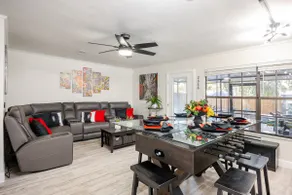 Lux 2/2 w/t spa, fire pit & fenced yard near UF! - Image 3