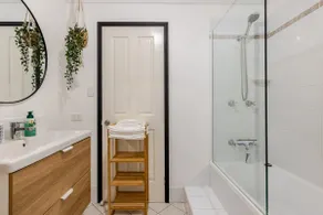 Stylish & Elegant 2BR Townhouse in Wilston Brisbane - Image 5