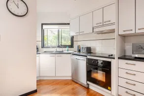 Stylish & Elegant 2BR Townhouse in Wilston Brisbane - Image 3
