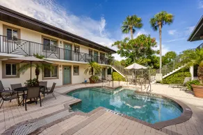 Perfectly located Old Naples condo - Image 2