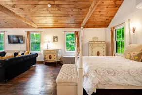 Romantic Lakeview Cottage - Image 4