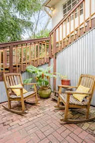 Summer House - 1Br-1Ba - Second Floor Apt - Five Minute Walk To City Gates - Image 3