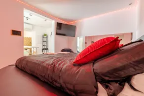 LoveRoom with private spa - Image 4