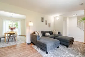 Charming 4-Bed Colonial Home Near National Harbor - Image 3