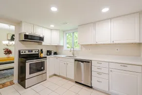 Charming 4-Bed Colonial Home Near National Harbor - Image 5