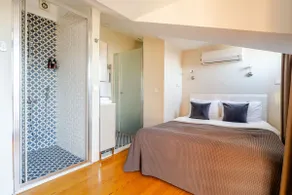 Pera Penthouse with Balcony and Sea View - Image 5