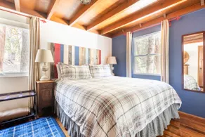 Cozy Pine Cottage–Lake Pass-Walk to Lake & Village - Image 3