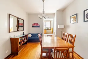 Ideal Lakeview location! Walk to Wrigley, DePaul - Image 3