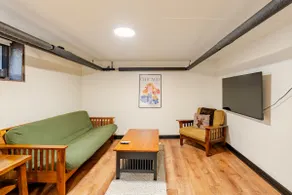 Ideal Lakeview location! Walk to Wrigley, DePaul - Image 2