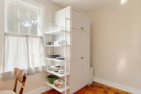 Charming Bookshop Apt in Historic Tiverton! - Image 4