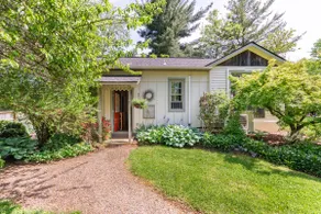 Couples retreat, cozy, convenient, pet friendly - Image 5