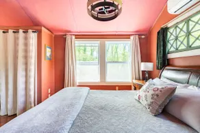 Couples retreat, cozy, convenient, pet friendly - Image 2