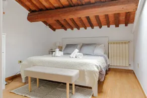 Attic Near Leaning Tower-Free Parking Included - Image 4