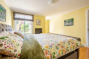 King Bed, Living Room, Bathroom, View - Image 5