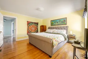 King Bed, Living Room, Bathroom, View - Image 4