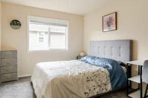 Guest suite with private entrance and parking - Image 4
