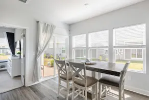 3 Bdrm, 2 LR, Chefs Kitchen, Pet Friendly - Image 3