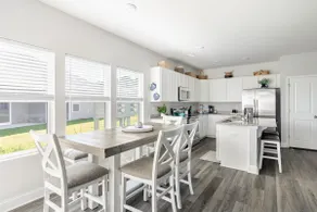 3 Bdrm, 2 LR, Chefs Kitchen, Pet Friendly - Image 4
