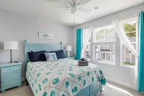 3 Bdrm, 2 LR, Chefs Kitchen, Pet Friendly - Image 5