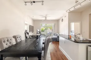 Modern 2BR Near Energy Corridor King Bed Sleeps 4 - Image 2