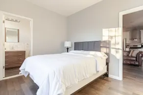 Bright & Cozy | Jersey City Retreat - Image 3