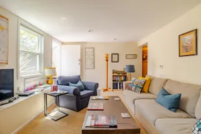 Home away from home in beautiful Burlingame! - Image 2
