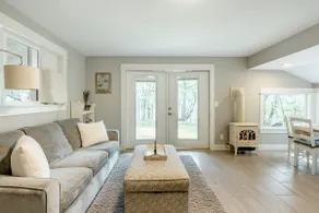Romantic upscale cabin in the woods - Image 2