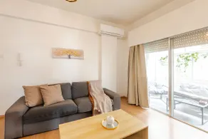 Cosy 2-Bedroom Apartment, 10 Minutes from the Beach - Image 4