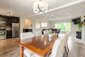 Red Maple House * 3 bdrm + 1.5 bath - Image 3