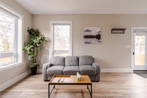 Single Bachelor unit en-suite Across from Google - Image 3