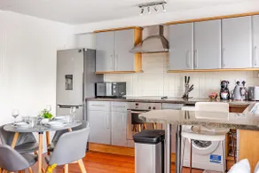 Beautiful View Apartment Near Canary Wharf - Image 3