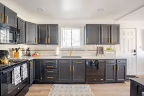 Modern 2-Bedroom Apartment in Louisville - Image 2