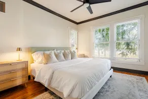 Historic Home 2 King+sofabed, 1700sf, min to Beach - Image 3