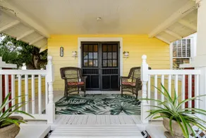 Historic Home 2 King+sofabed, 1700sf, min to Beach - Image 4