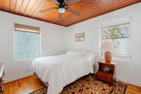 1mi to Beach. 1+ acre of jungle Pool & Pickleball - Image 4