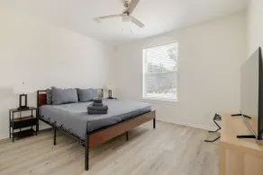 1BR/1B Spacious Private Full Apt. Gym&Pool-109 - Image 3