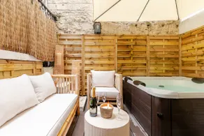 Chic duplex in Montmartre: Jacuzzi & Home Cinema - Image 5