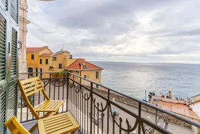 Sea View Suite - Sleeps 3 - Free Parking - Image 5