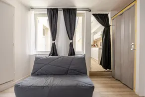 Apartment with courtyard, 1 massage chair + Queen Bed - Image 5