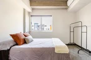 Spacious apartment with gym and pool - Image 3