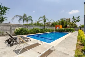 Spacious apartment with gym and pool - Image 2