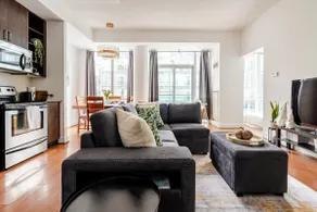 3Beds & 2Baths Condo at Heart of Downtown Toronto - Image 4