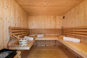 Vacation home with sauna and panoramic views - Image 4