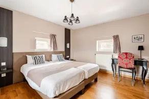 Fully equipped luxury duplex in a castle & parking - Image 3