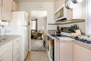 2 BR Cozy Cottage With Updated Charm & Superb Beds - Image 4
